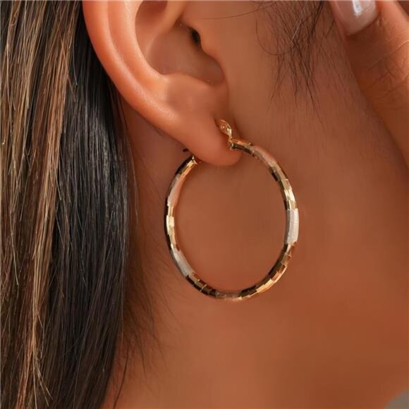 18K Gold Plated Hollow Carved Geometry Huggie Hoop Earrings - Picture 4 of 6